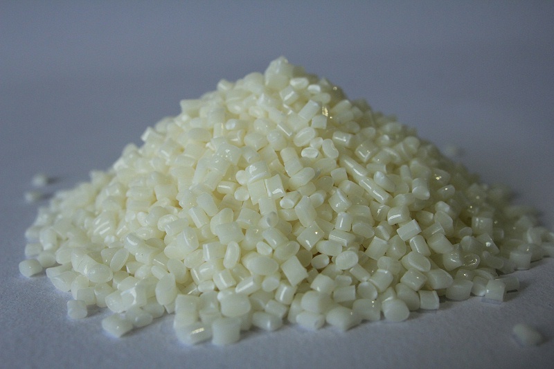 煙臺(tái)客戶詢定奶箱用ABS全新料多少錢一噸，塑料小編為您提供實(shí)時(shí)報(bào)價(jià)！