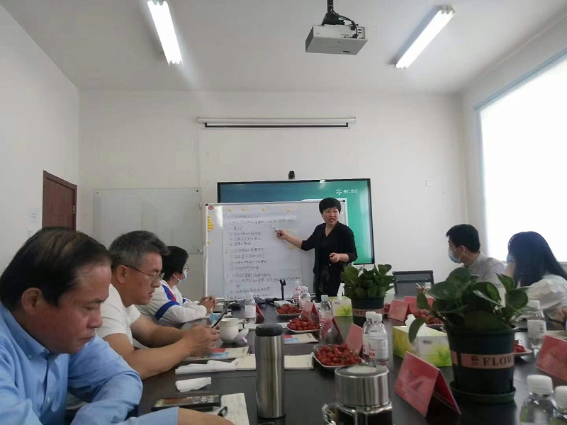 牛商企業(yè)家李總為大家分享了企業(yè)數(shù)字化轉(zhuǎn)型的成功經(jīng)驗