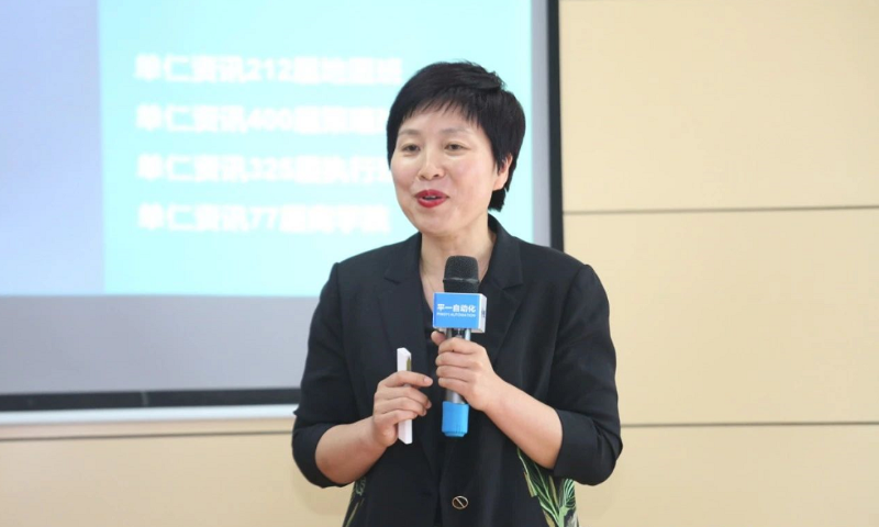 （青島牛商匯執(zhí)行會(huì)長(zhǎng)、諸城市宏利圣得環(huán)?？萍加邢薰究偨?jīng)理-李秀梅做分享）